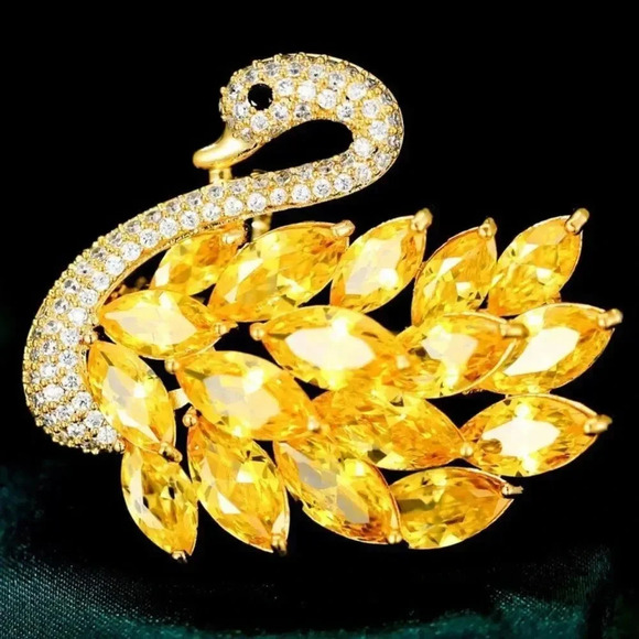 VQ Swan Brooch - Picture 2 of 4